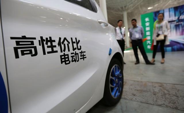 2025年汽车选购终极指南：燃油VS新能源，谁才是普通人的最优解？