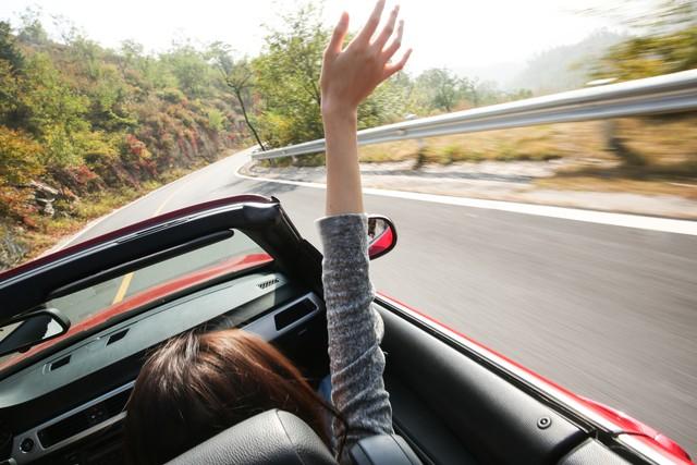 2025年汽车选购终极指南：燃油VS新能源，谁才是普通人的最优解？