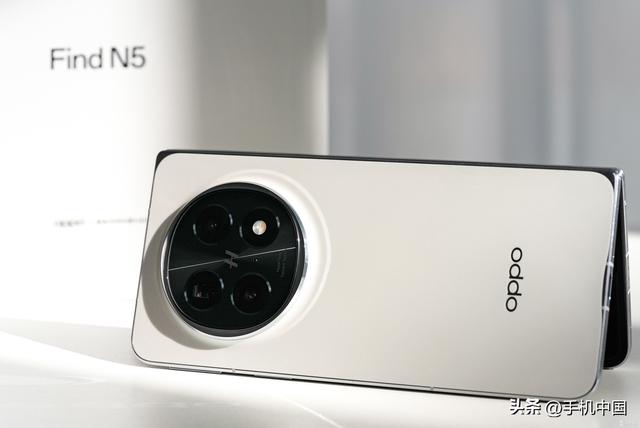 OPPO Find N5图赏:“钛薄”折叠旗舰正装亮相