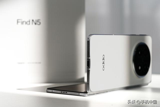 OPPO Find N5图赏:“钛薄”折叠旗舰正装亮相