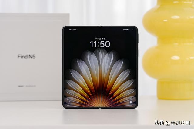 OPPO Find N5图赏:“钛薄”折叠旗舰正装亮相