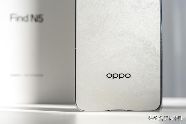 OPPO Find N5图赏:“钛薄”折叠旗舰正装亮相