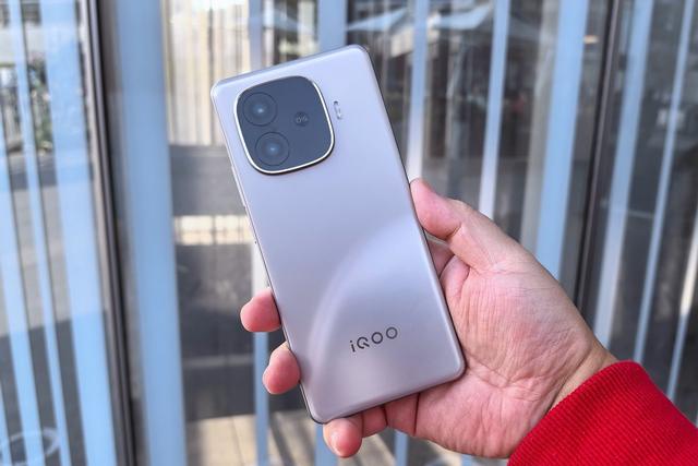 让DeepSeek推荐最超值国补手机，大家说这六款产品值吗？