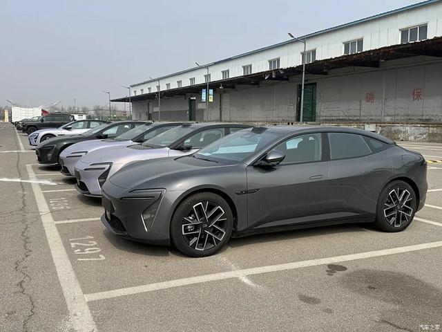 阿维塔06 轴距2米94，360°环拥式座舱，大悬浮屏，25万值不值？