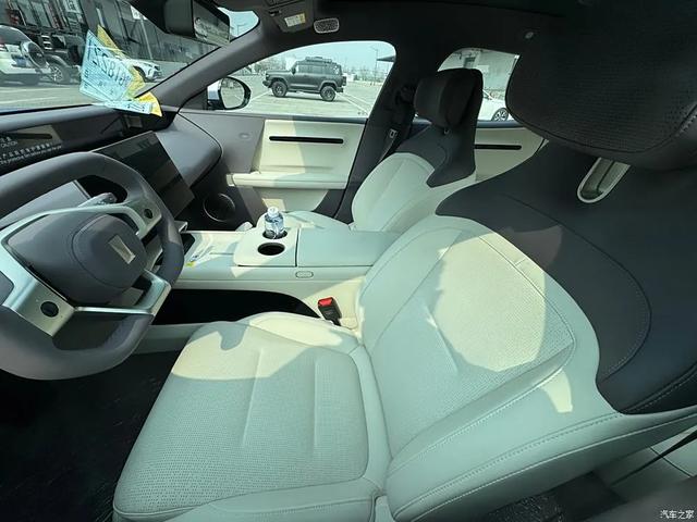 阿维塔06 轴距2米94，360°环拥式座舱，大悬浮屏，25万值不值？