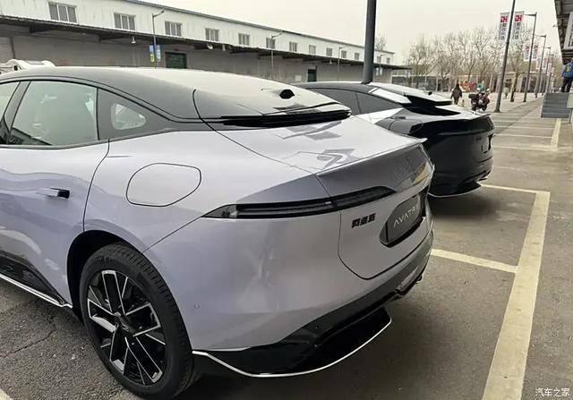 阿维塔06 轴距2米94，360°环拥式座舱，大悬浮屏，25万值不值？