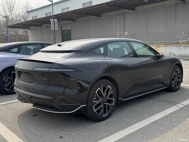 阿维塔06 轴距2米94，360°环拥式座舱，大悬浮屏，25万值不值？