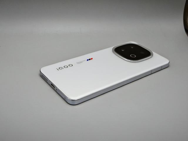 2025年最值得入手的4款手机，几乎“零差评”，用三年还很值钱