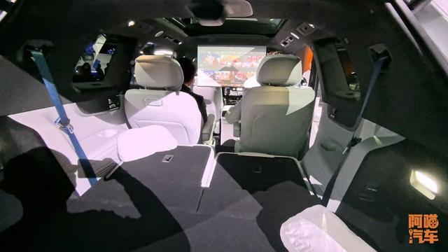 问界M9放大招，硬件可升级颠覆汽车行业，网友：其他车行不行？