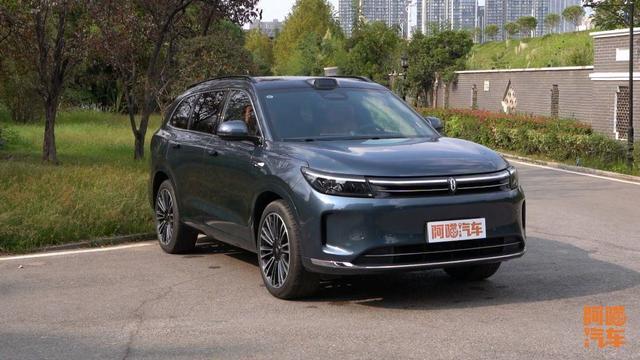 问界M9放大招，硬件可升级颠覆汽车行业，网友：其他车行不行？