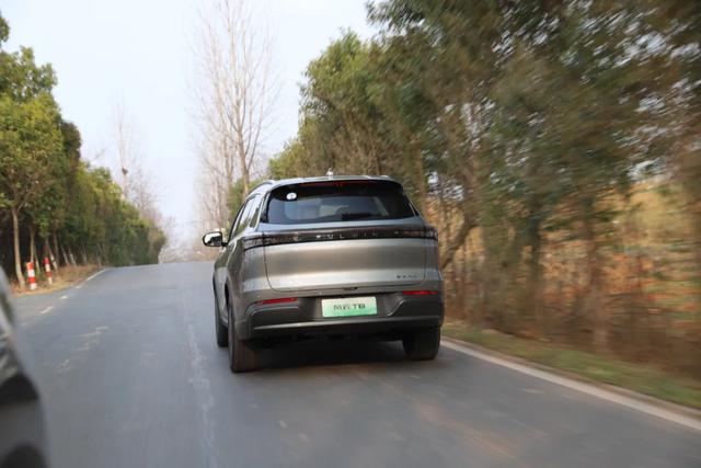 风云T8 插混中型SUV 9.99万起！5座/7座+续航破千！还看宋PLUS吗？