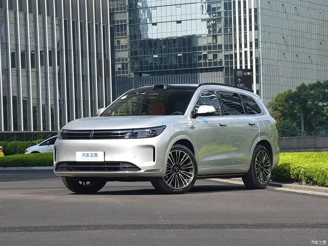 小鹏G9 四驱 695牛·米，9种驾驶模式，跟蔚来ES8理想L8“抢地盘”？