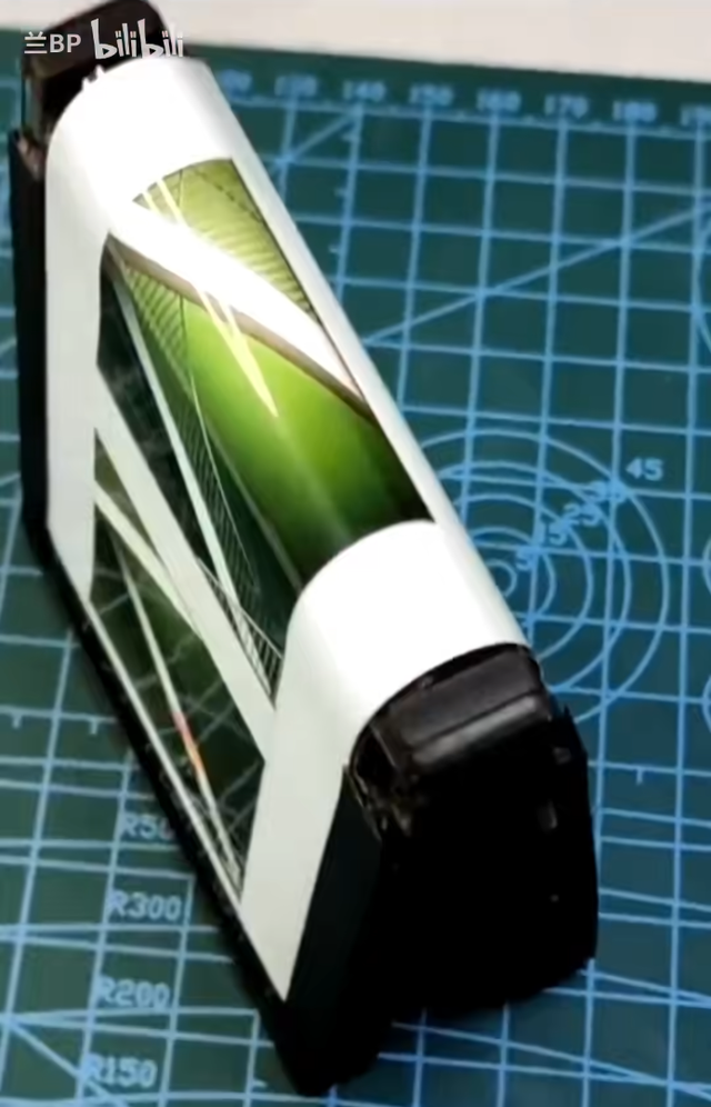 高中生用3D打印“手搓”折叠屏手机：竖向外折叠，vivo官方点赞