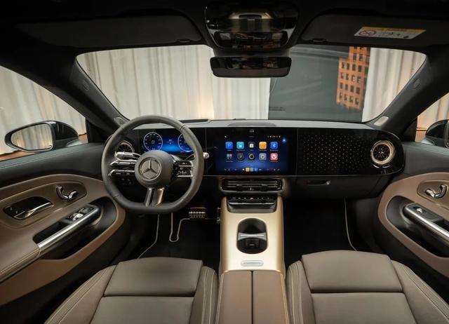 奔驰CLA 两挡变速高阶智驾，850公里续航！德系豪华轿跑，卷起来了