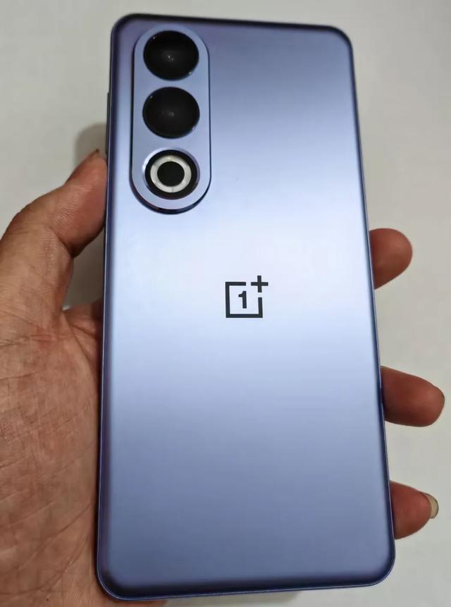 一加手机，再次 “ 不将就 ” ！