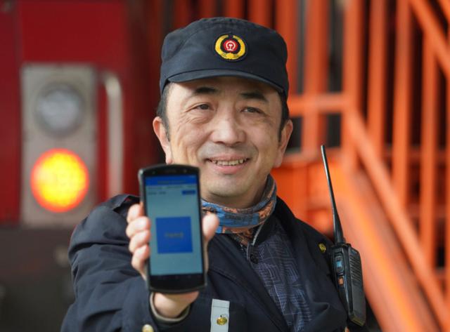 班组天地｜单位给车间每个员工发“手机”？背后的真相竟然是……