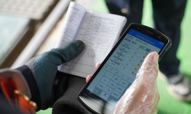 班组天地｜单位给车间每个员工发“手机”？背后的真相竟然是……