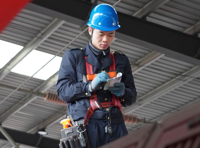 班组天地｜单位给车间每个员工发“手机”？背后的真相竟然是……