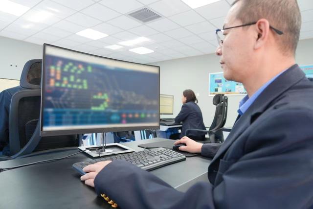 班组天地｜单位给车间每个员工发“手机”？背后的真相竟然是……