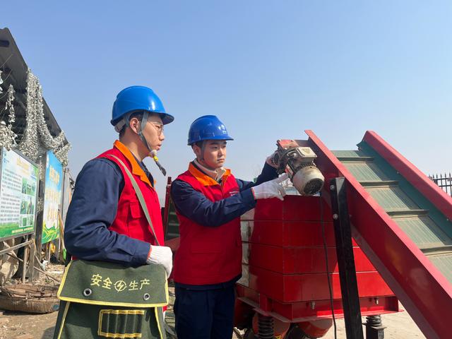 班组天地｜单位给车间每个员工发“手机”？背后的真相竟然是……