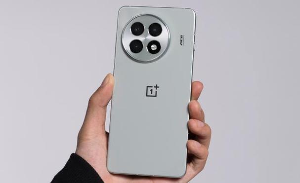 2025公认几乎“无差评”的4款手机，最低仅1699元，轻松用四五年