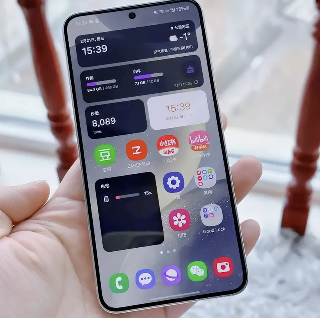 十大公认手感最好的手机，iPhone 15 Pro位列第一，华为Mate70上榜