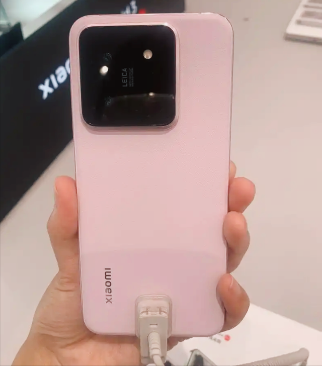 十大公认手感最好的手机，iPhone 15 Pro位列第一，华为Mate70上榜