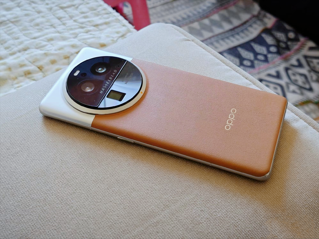 十大公认手感最好的手机，iPhone 15 Pro位列第一，华为Mate70上榜