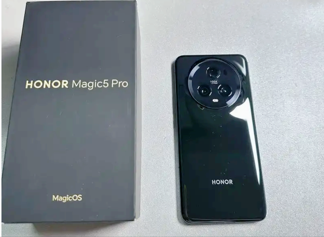 十大公认手感最好的手机，iPhone 15 Pro位列第一，华为Mate70上榜