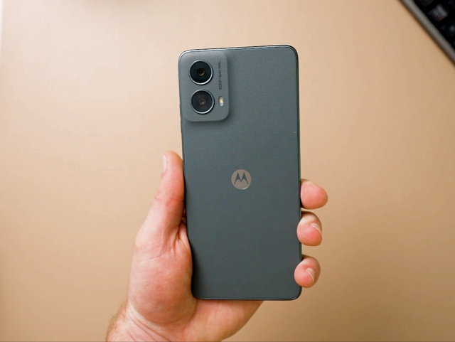 十大公认手感最好的手机，iPhone 15 Pro位列第一，华为Mate70上榜