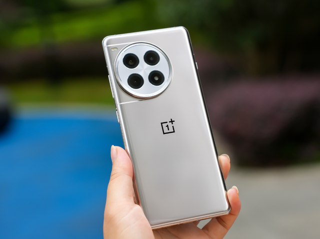 手机并非越贵越好，3款“高配低价”手机，16GB+512GB也不贵了