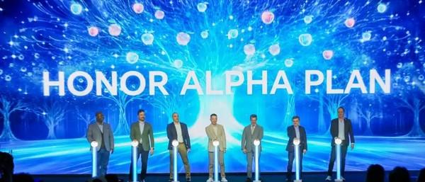 荣耀、小米等齐聚MWC 2025：手机、手表等新品爆发