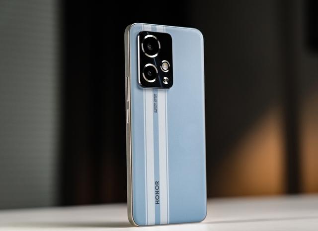 买对不买贵，预算1500元左右，这3款高性价比手机可以“闭眼买”