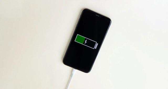 建议睡觉时把手机放1.5米以外！为啥？