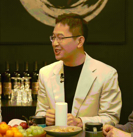 刚公布的这手机，真的要硬刚小米15 Ultra