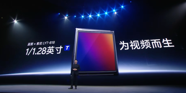 刚公布的这手机，真的要硬刚小米15 Ultra