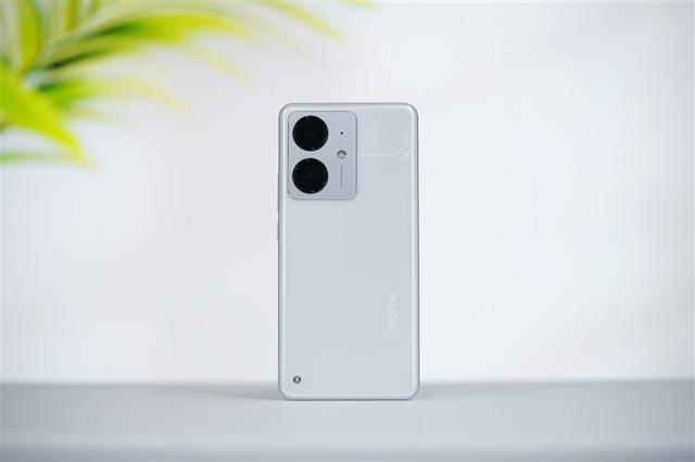 性能、续航双屠夫！真我Neo7 SE评测：2K档最懂年轻人的电竞手机