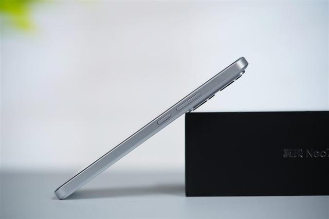 性能、续航双屠夫！真我Neo7 SE评测：2K档最懂年轻人的电竞手机