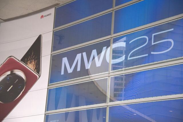小狗也有智能手机了？MWC25上的黑科技，让我惊掉了下巴