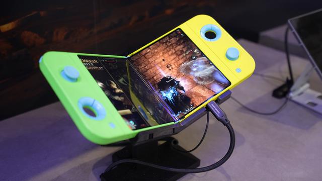 小狗也有智能手机了？MWC25上的黑科技，让我惊掉了下巴