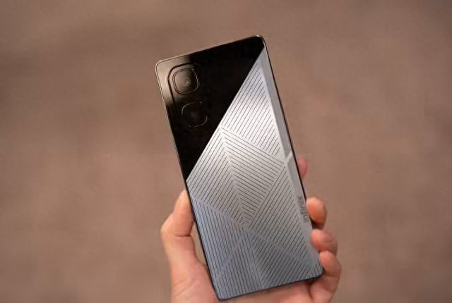 可在室内外“无感”补电 全球首款钙钛矿太阳能充电手机发布