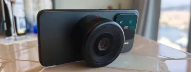 小米手机售价超iPhone，“双Ultra”出海