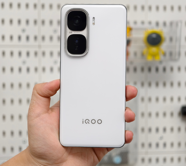 2025“信号特强”的5款手机，512GB也不贵，性能强屏幕护眼