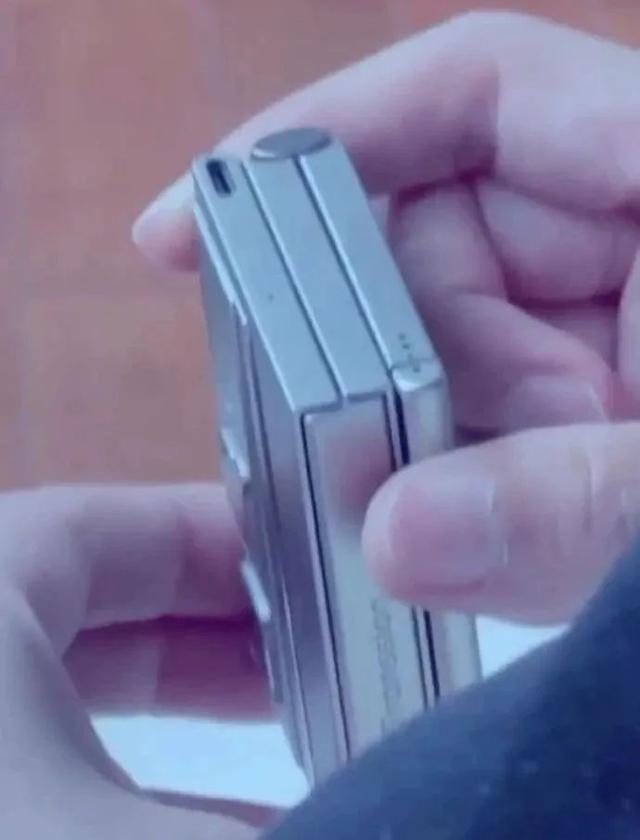 5.75mm、小屏三折、能换镜头！国产手机今年要变天了