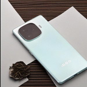 2025年选购手机指南，预算不超过两千，该有都有！