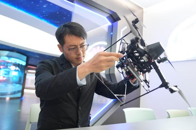 “95后”海归：为传统烟花注入科技活力