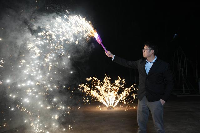 “95后”海归：为传统烟花注入科技活力