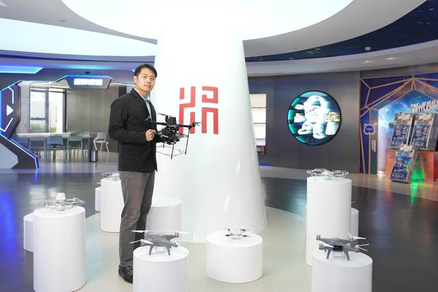 “95后”海归：为传统烟花注入科技活力