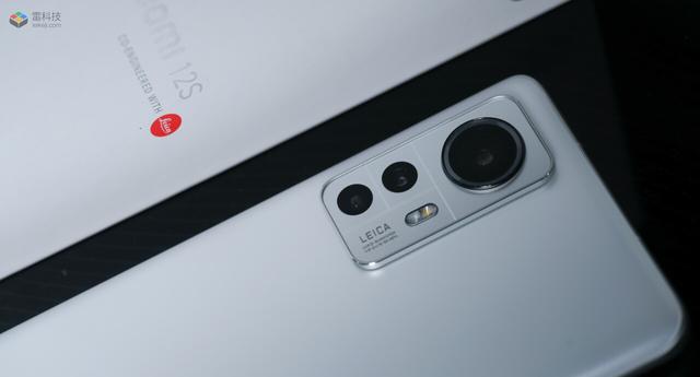 旗舰手机流行「半代升级」：被芯片带「节奏」，更是市场形势所迫