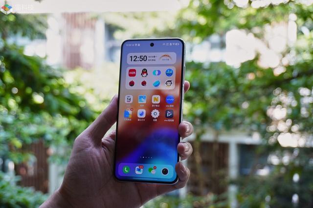 旗舰手机流行「半代升级」：被芯片带「节奏」，更是市场形势所迫